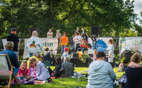 Fröhliches Treiben auf den Ilmenauwiesen