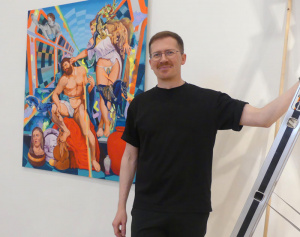 Pavel Gempler vor dem Bild: "Porzellan im Zug"