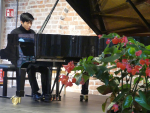 Hans-Derek Yu am Flügel