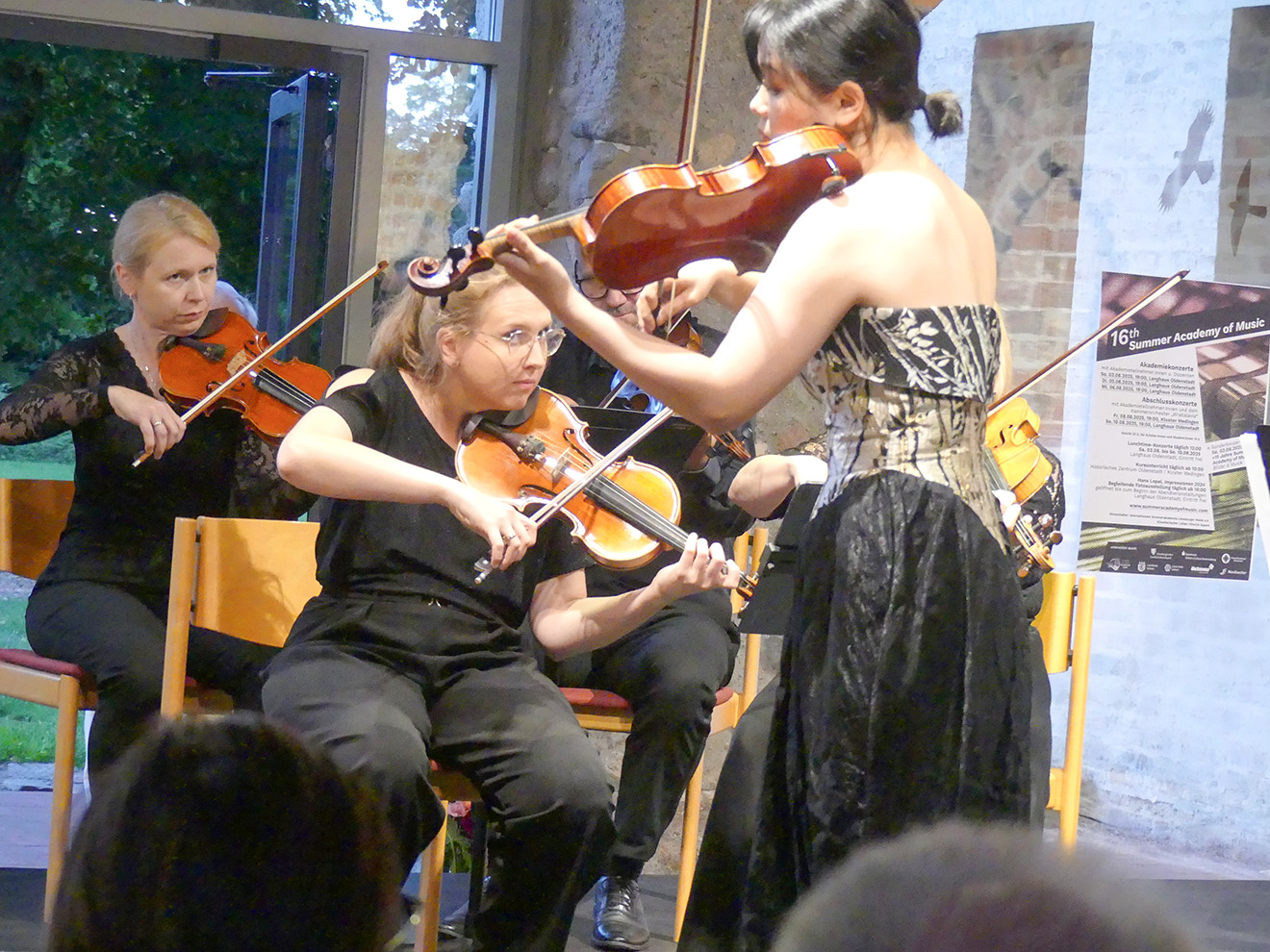 Yang Zheng spielte mit dem Orchester Wratislawia aus Wrocław aus Mozarts Violinkonzert G-Dur