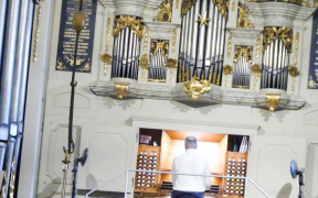 Erik Matz an der Orgel