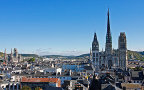 Stadt Rouen u.a. mit der bekannten Kathedrale Notre-Dame